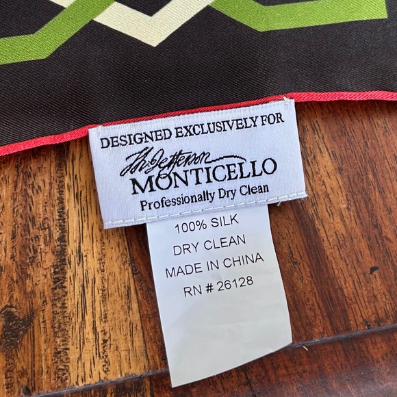 Thomas Jefferson Monticello Magnolia Scarf - Picture 5 of 10